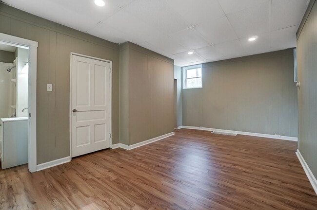 Building Photo - 904 Walnut St