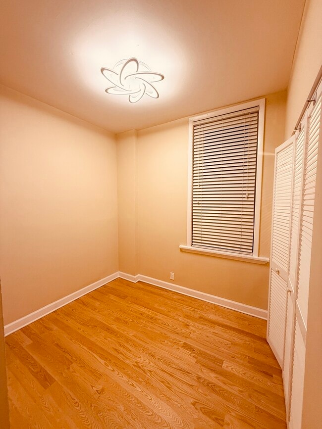 Building Photo - 2133 N Sheffield Ave