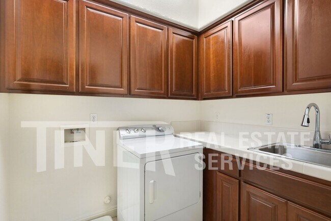 Building Photo - 5418 Washoe St