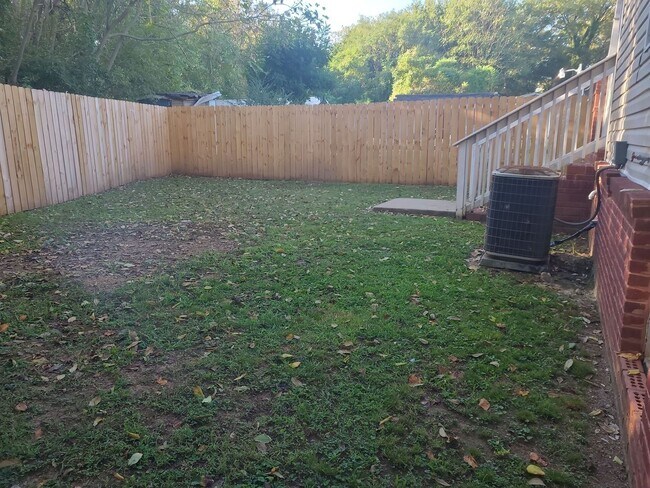 Building Photo - Newly Available 3 Bedroom 2 Bathroom in Do...