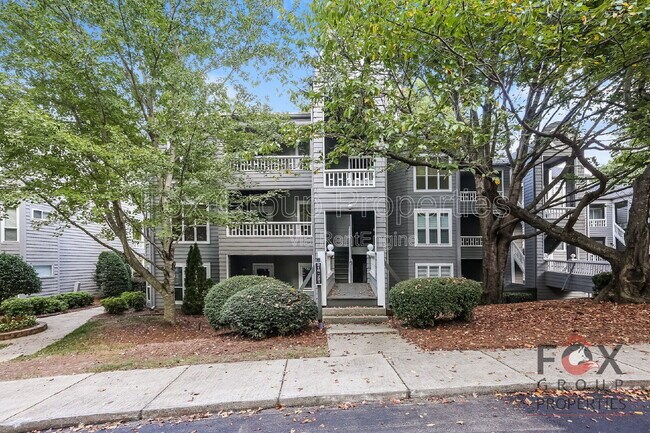 Building Photo - 220 Northwest Dr