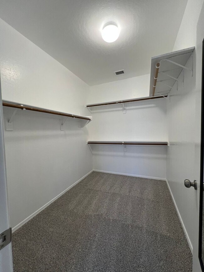 Building Photo - Move in ready near Baseline & Crismon: Vil...