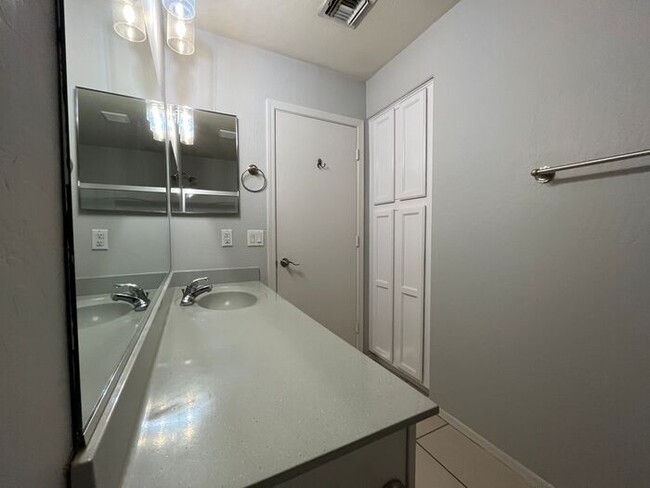 Building Photo - COMING SOON! Gorgeous 3 Bed 2 Bath in Buck...