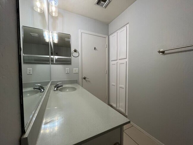Building Photo - READY TO VIEW NOW! Gorgeous 3 Bed 2 Bath i...