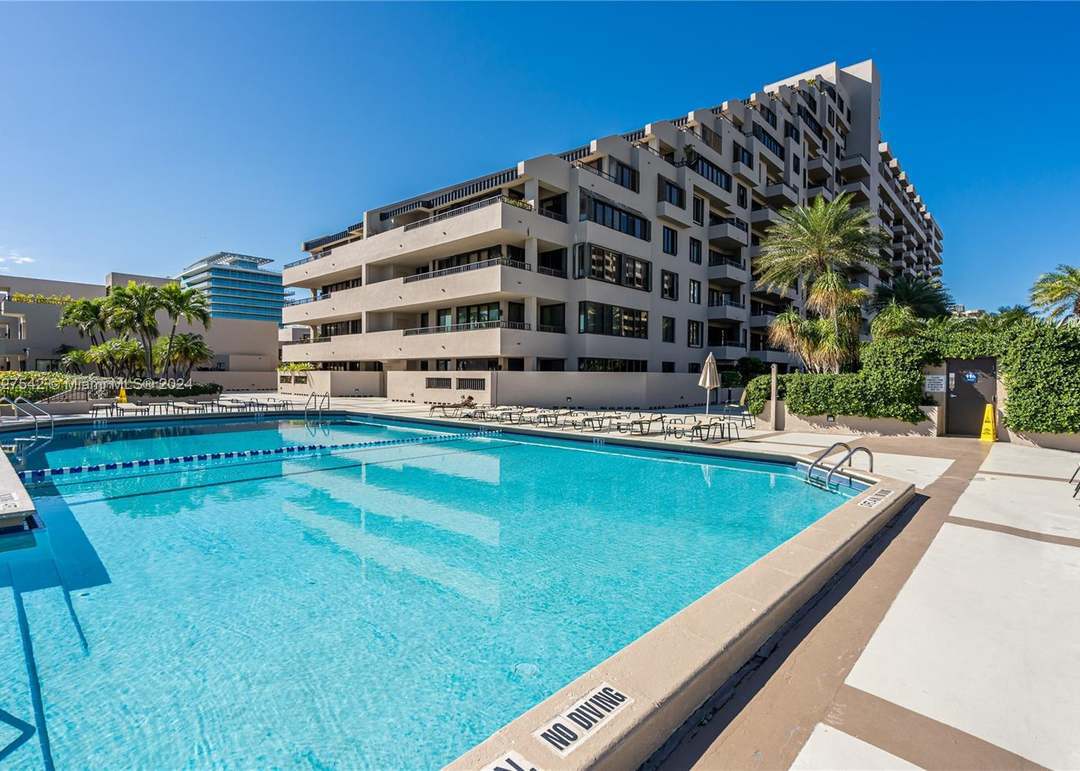 Building Photo - 121 Crandon Blvd