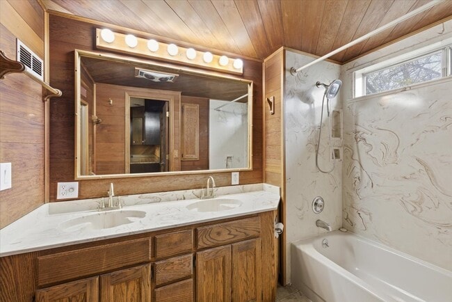 Building Photo - 173 Helman St