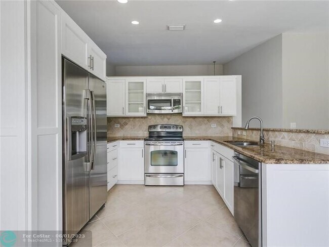 Building Photo - 9420 NW 31st Pl