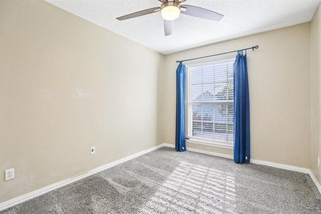 Building Photo - 1605 Lantern Light Dr