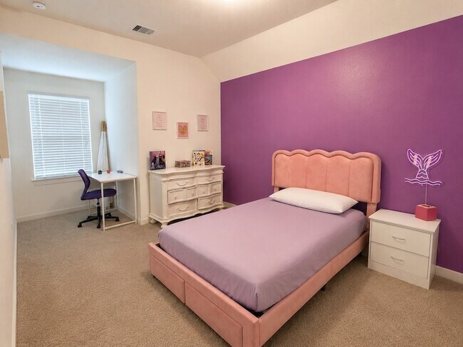Building Photo - 17111 Crimson Crest Dr
