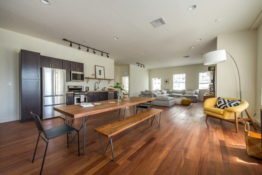 Primary Photo - 701 4th St