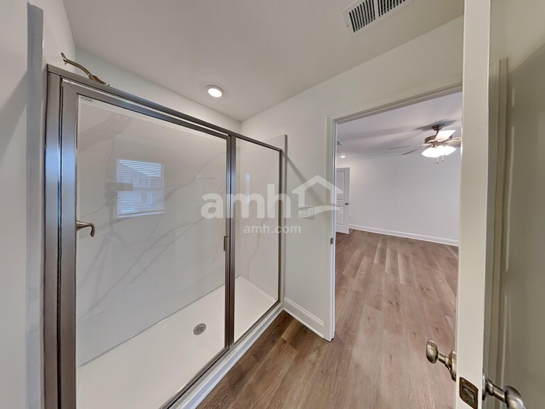 Building Photo - 1001 Highland Walk