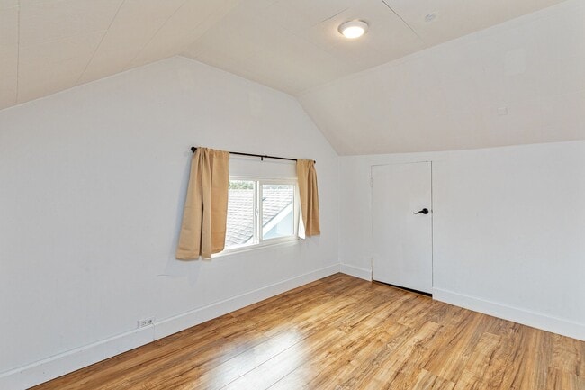 Building Photo - 5155