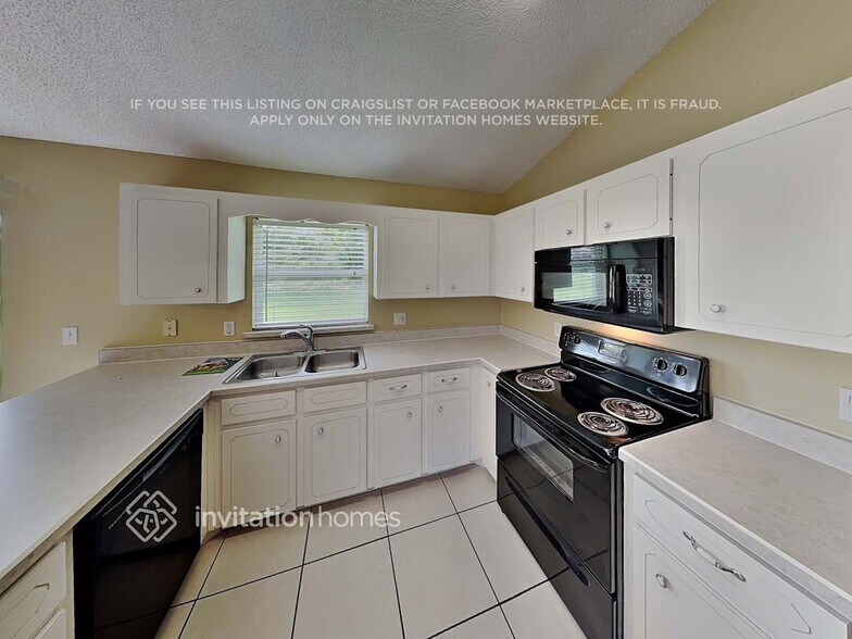 Building Photo - 3132 Travelers Palm Dr