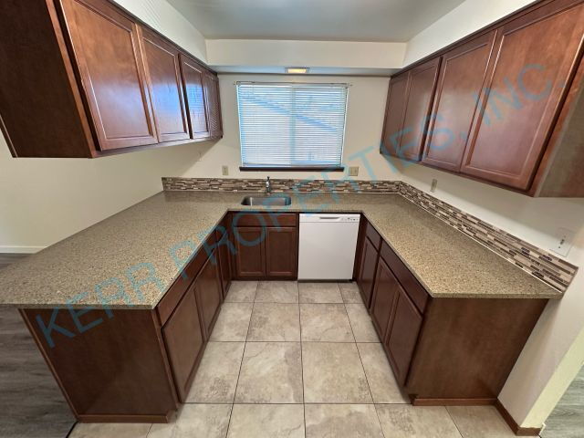 Building Photo - 509 SE 15th St