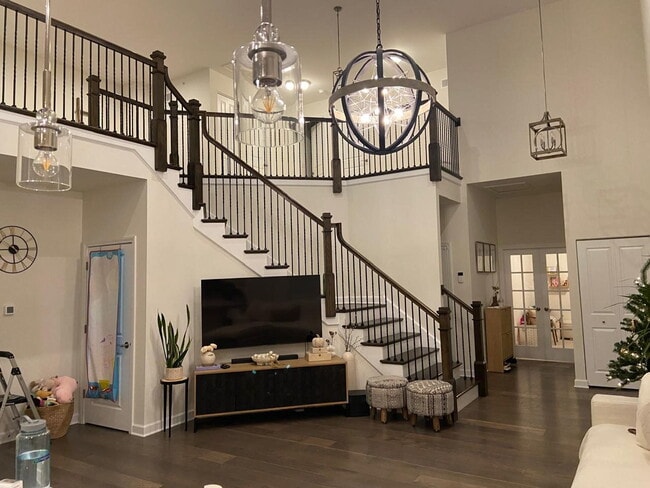 Building Photo - 513 Pershing Ct