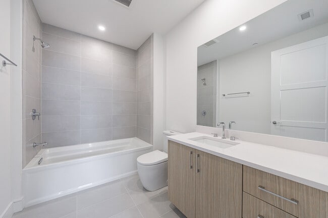 Building Photo - 2425 Peachtree Rd NE