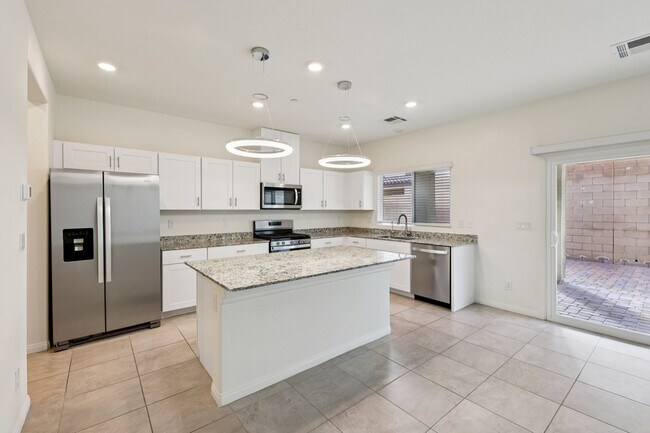 Building Photo - 10971 Meridian Flds Ave