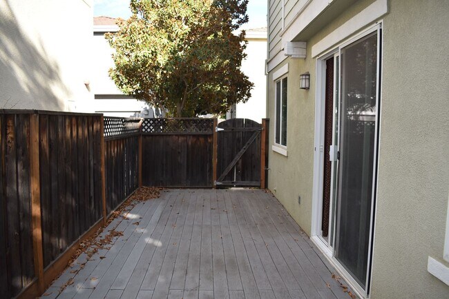 Building Photo - Great home with solar, centrally located n...
