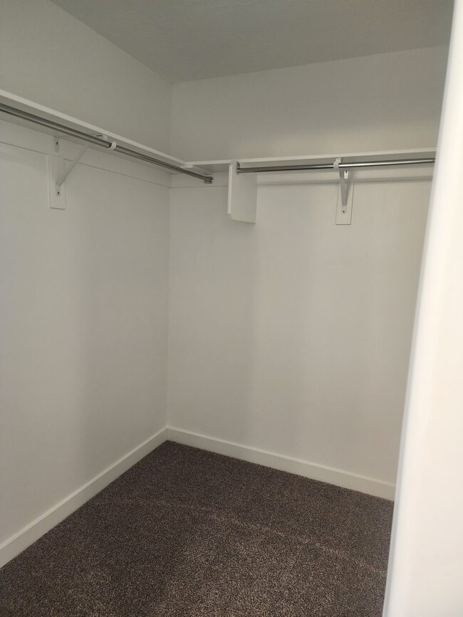 Building Photo - Northfield Townhome for Rent $1880 mo.