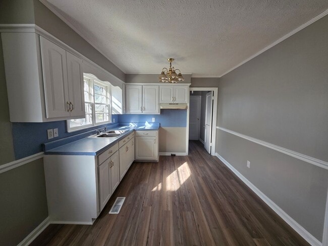 Building Photo - Home Sweet Home: Cozy Charm Meets Big Spac...