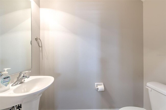 Building Photo - 7570 Tamarind Ave