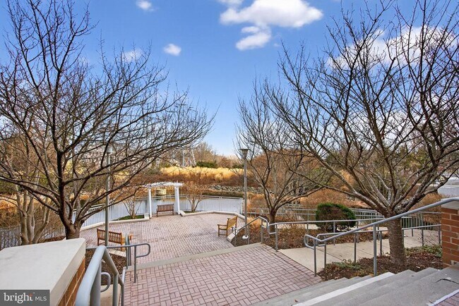 Building Photo - 11800 Sunset Hills Rd