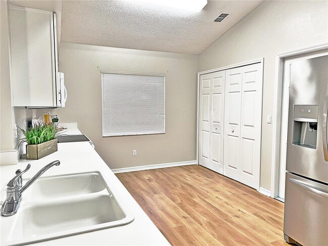 Building Photo - 3505 Tenby Cir