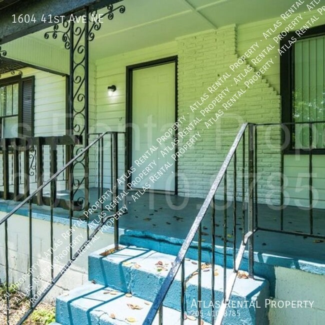 Building Photo - 1604 41st Ave NE