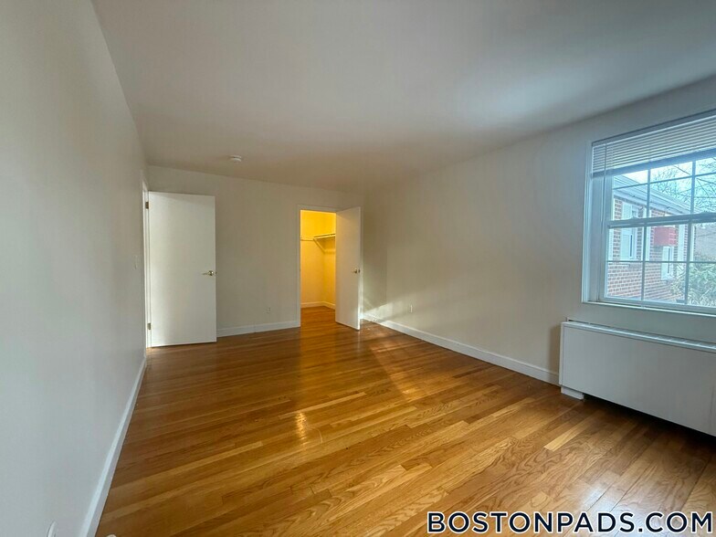 Building Photo - 17 Captain Parker Arms