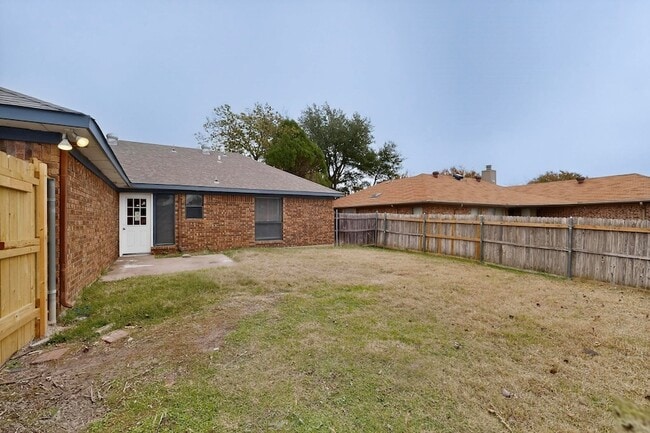 Building Photo - 1634 Sunswept Terrace