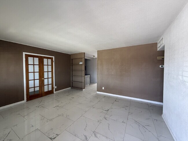 Building Photo - 5725 Wren Ave