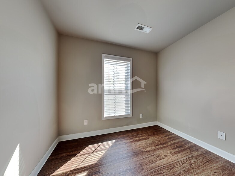 Building Photo - 200 N Wentworth Dr