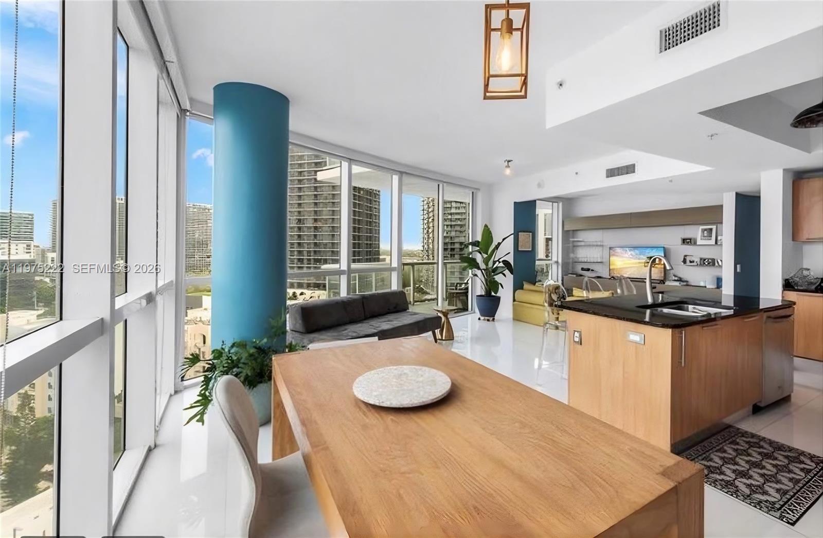 Building Photo - 480 NE 30th St