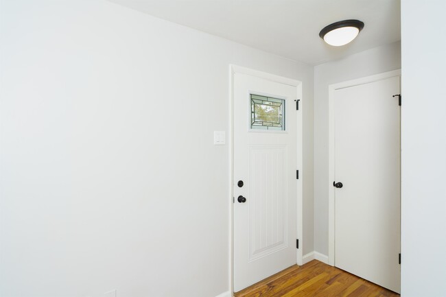 Building Photo - 506 N Ann St