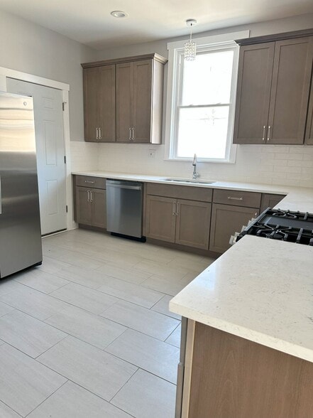 Kitchen View 1 - 314 N Latrobe Ave