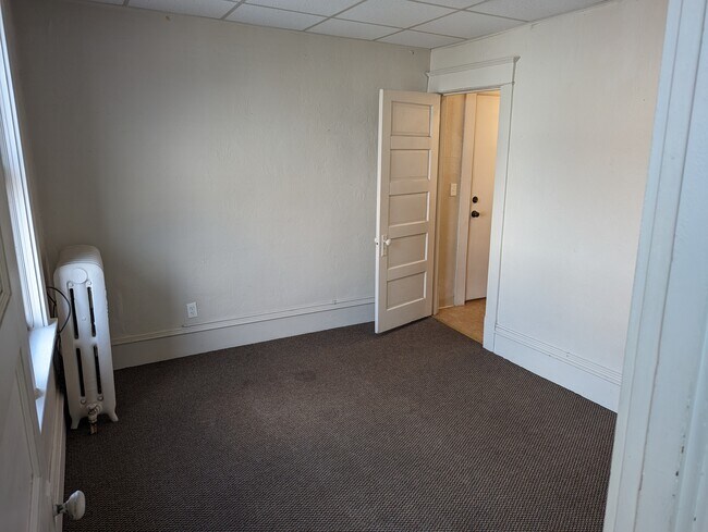 Building Photo - 220-2 Lloyd St