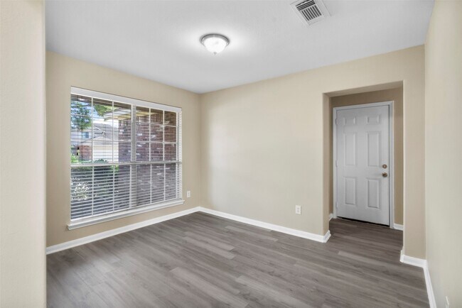 Building Photo - 2423 Pinpoint Dr