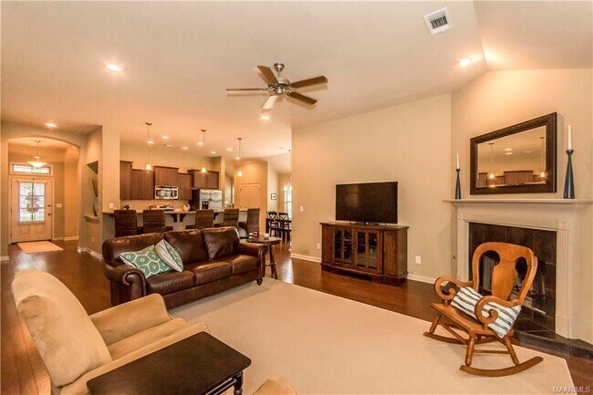 Building Photo - 9625 Gunnison Dr