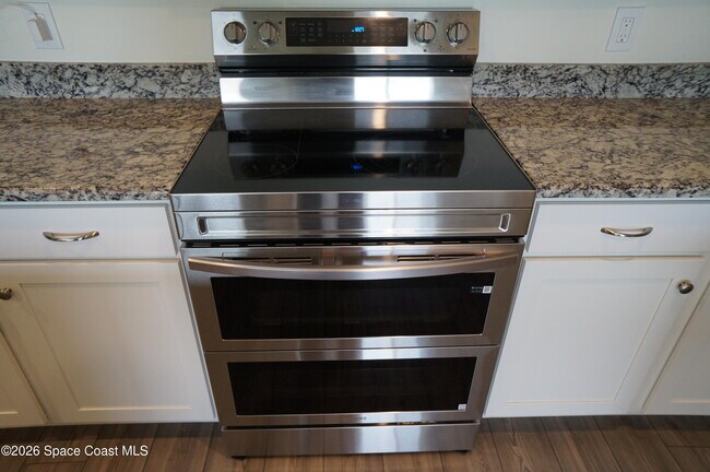 Building Photo - 153 Oakcrest Ave NE