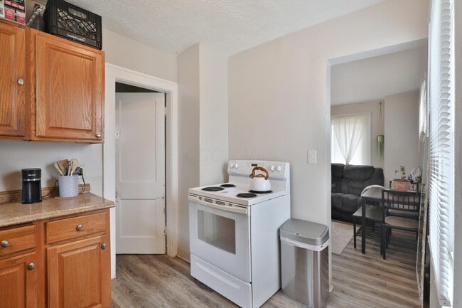 Building Photo - 1599 Mooberry St