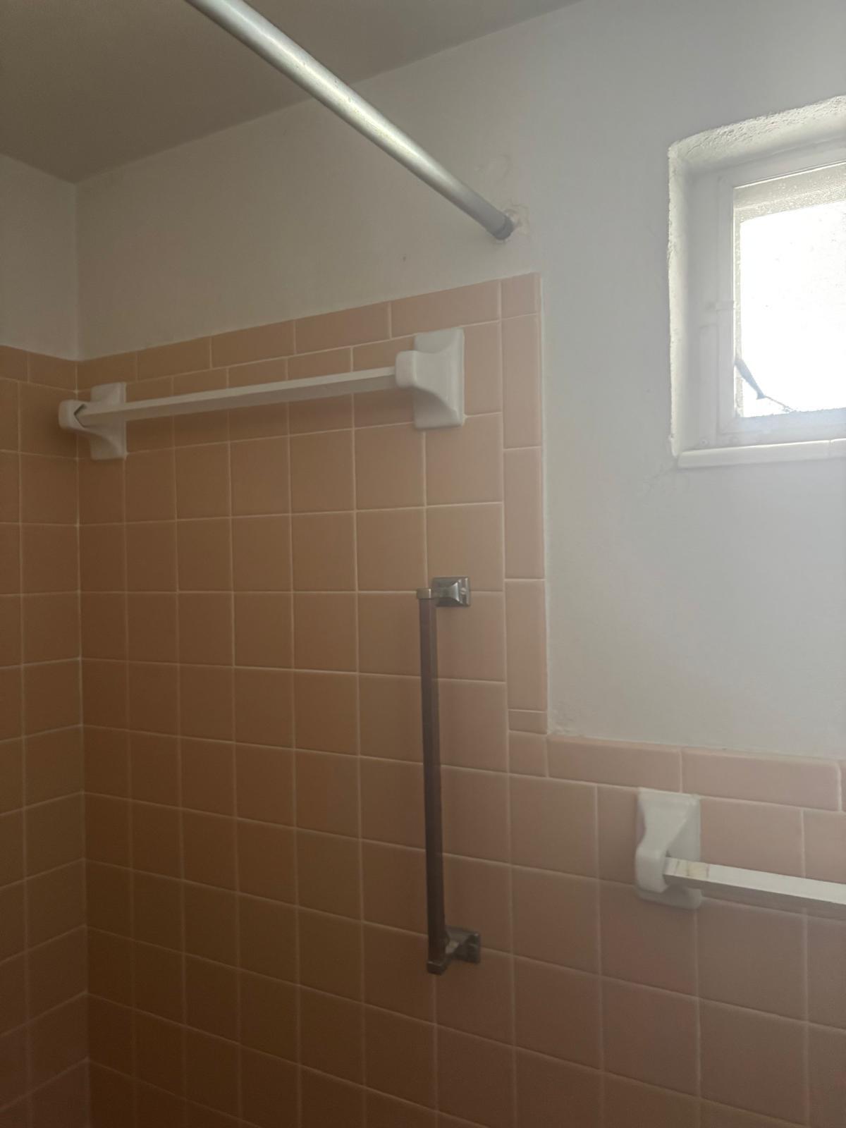 Building Photo - 4853 Manor Dr