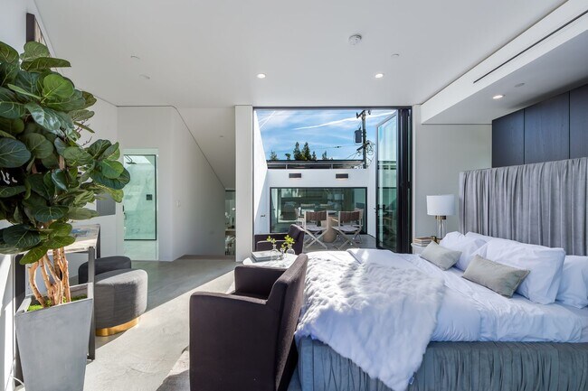 Building Photo - Architectural 1-Bed Designer Residence wit...