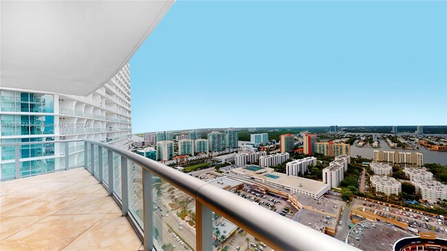 Building Photo - 17001 Collins Ave