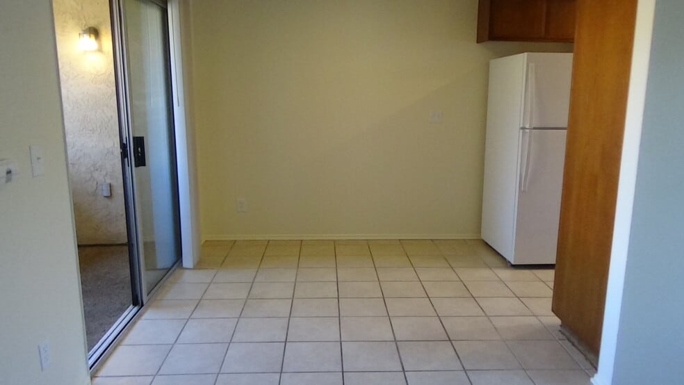Building Photo - 704 Summerwood Ln