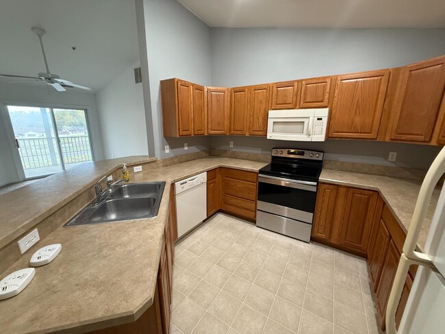 Building Photo - 4503 Summer Brook Ln