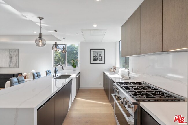 Building Photo - 857 N Detroit St