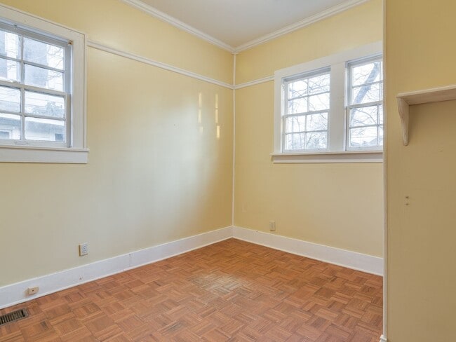Building Photo - 3BR/1B Home in GREAT Midtown Location!!