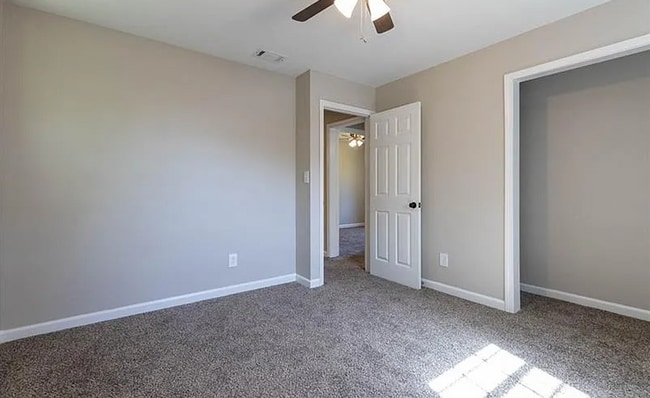 Building Photo - 917 Gateway Dr