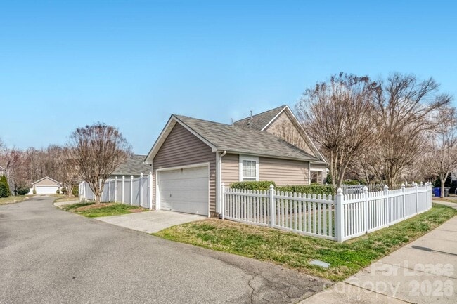 Building Photo - 13718 Aldenbrook Dr