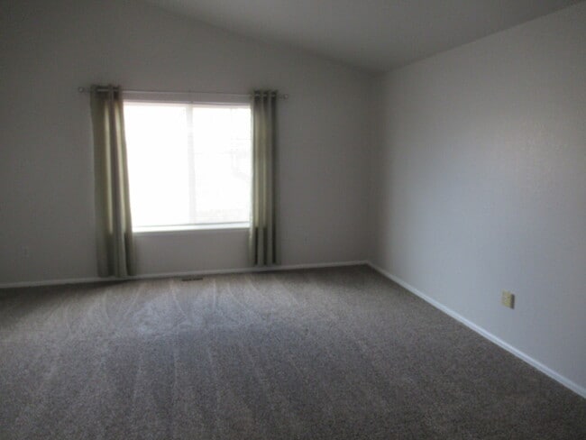 Building Photo - 3190 Leoti Dr